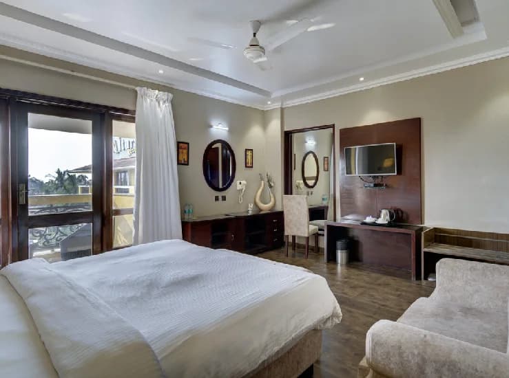 Royal Club Room with Bathtub