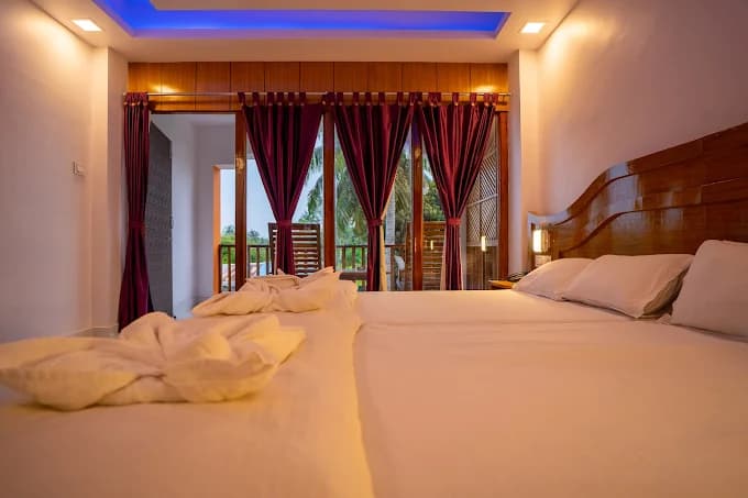 DELUXE FAMILY ROOM