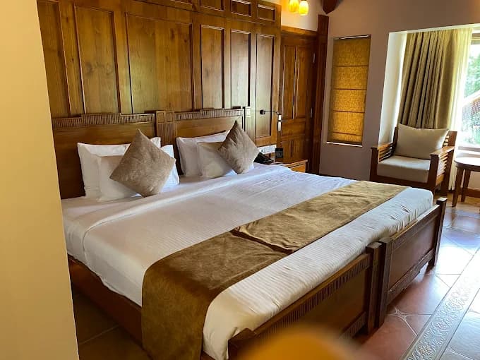 Lake View Rooms