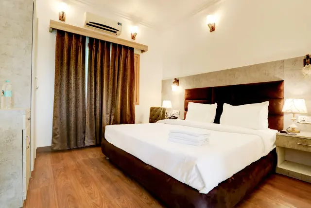 Luxury Suite Room with Pool Access