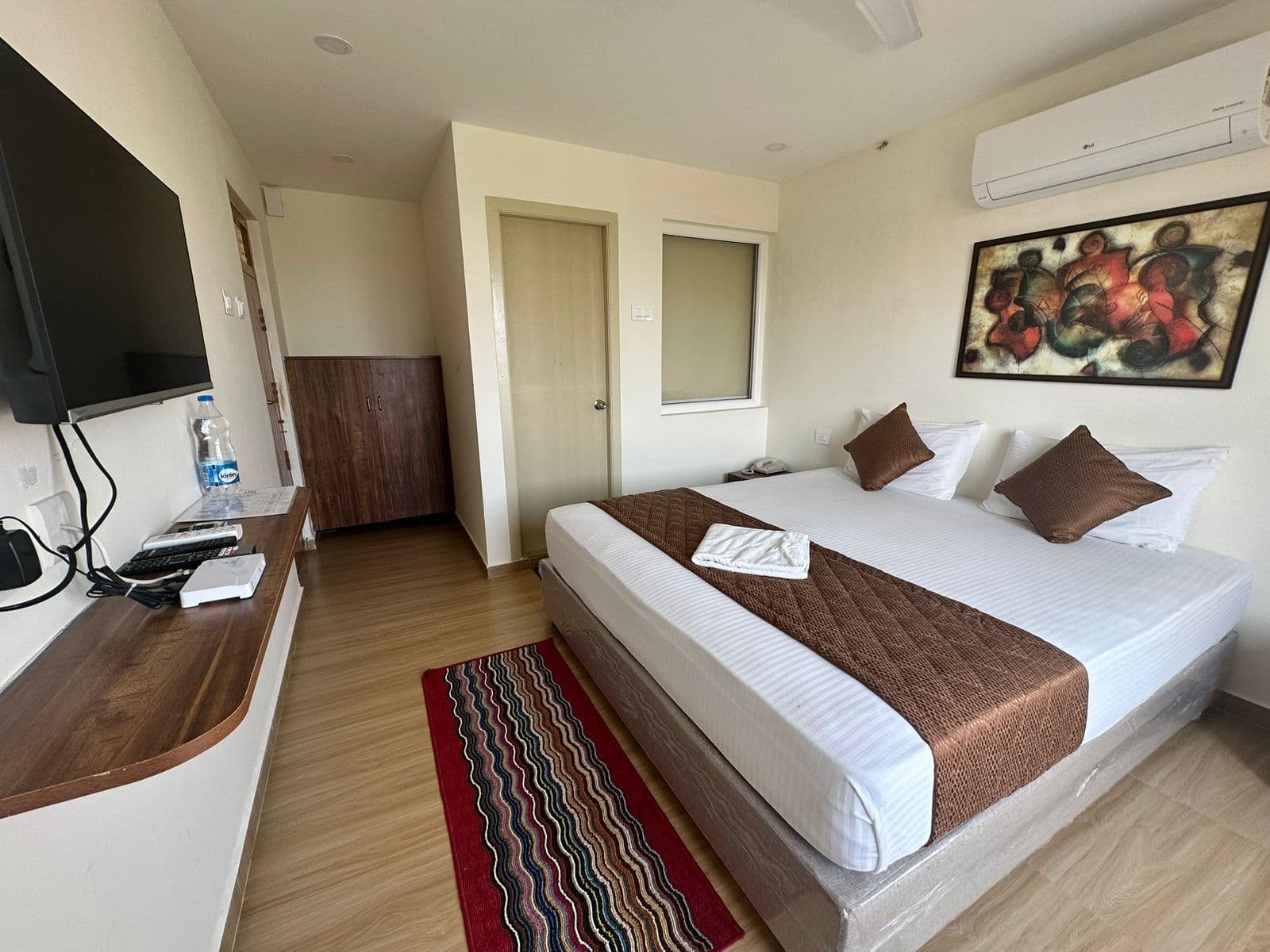 Lakeview A/C Room with Balcony