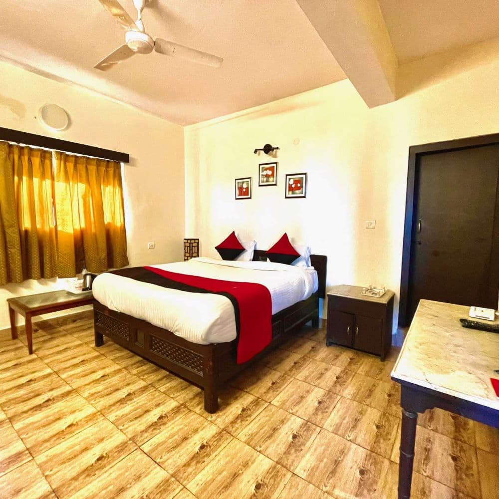 DELUXE ROOM