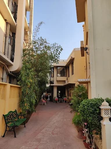 Dera Rawatsar Heritage Hotel