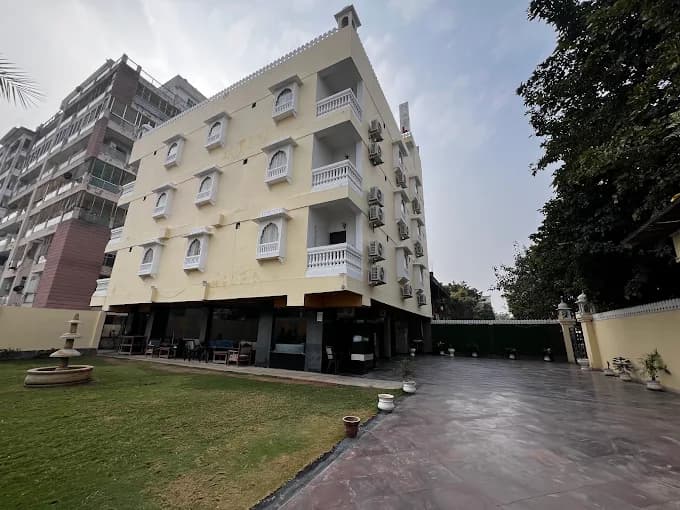 Hotel Grand Lotus Inn