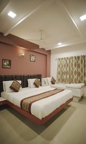 Triple bed room