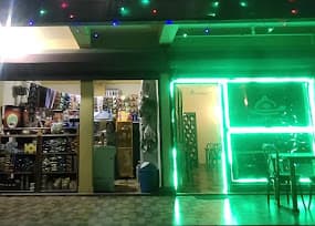 Food Planet Restaurant & Guesthouse