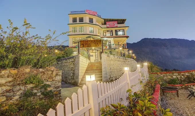 Hotel Monal Inn