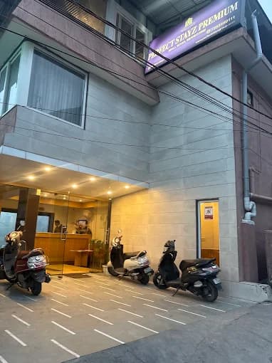 Perfectstayz Premium at mall road (Hotel Super)