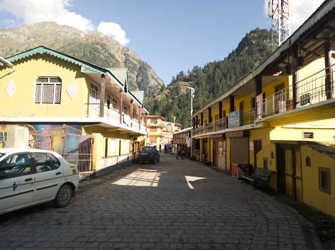 Hotel Radha Mohan Palace Harshil