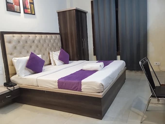 Executive room with Room heater