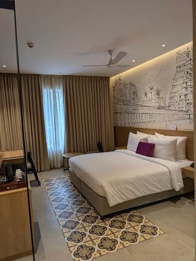EXECUTIVE ROOM