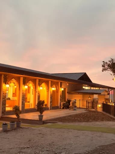 Divine OAK stay (on the Valley in the Himalayas)