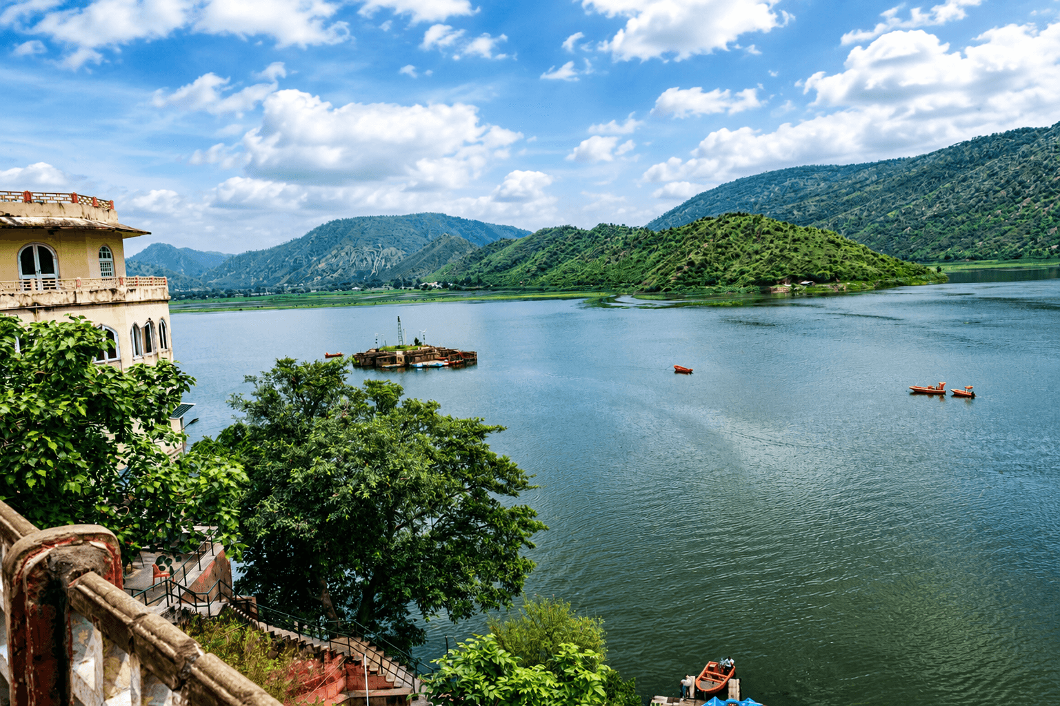 Siliserh Lake
