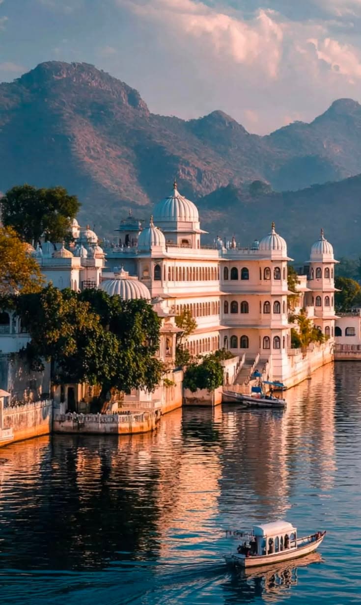 Boat Ride on Lake Pichola