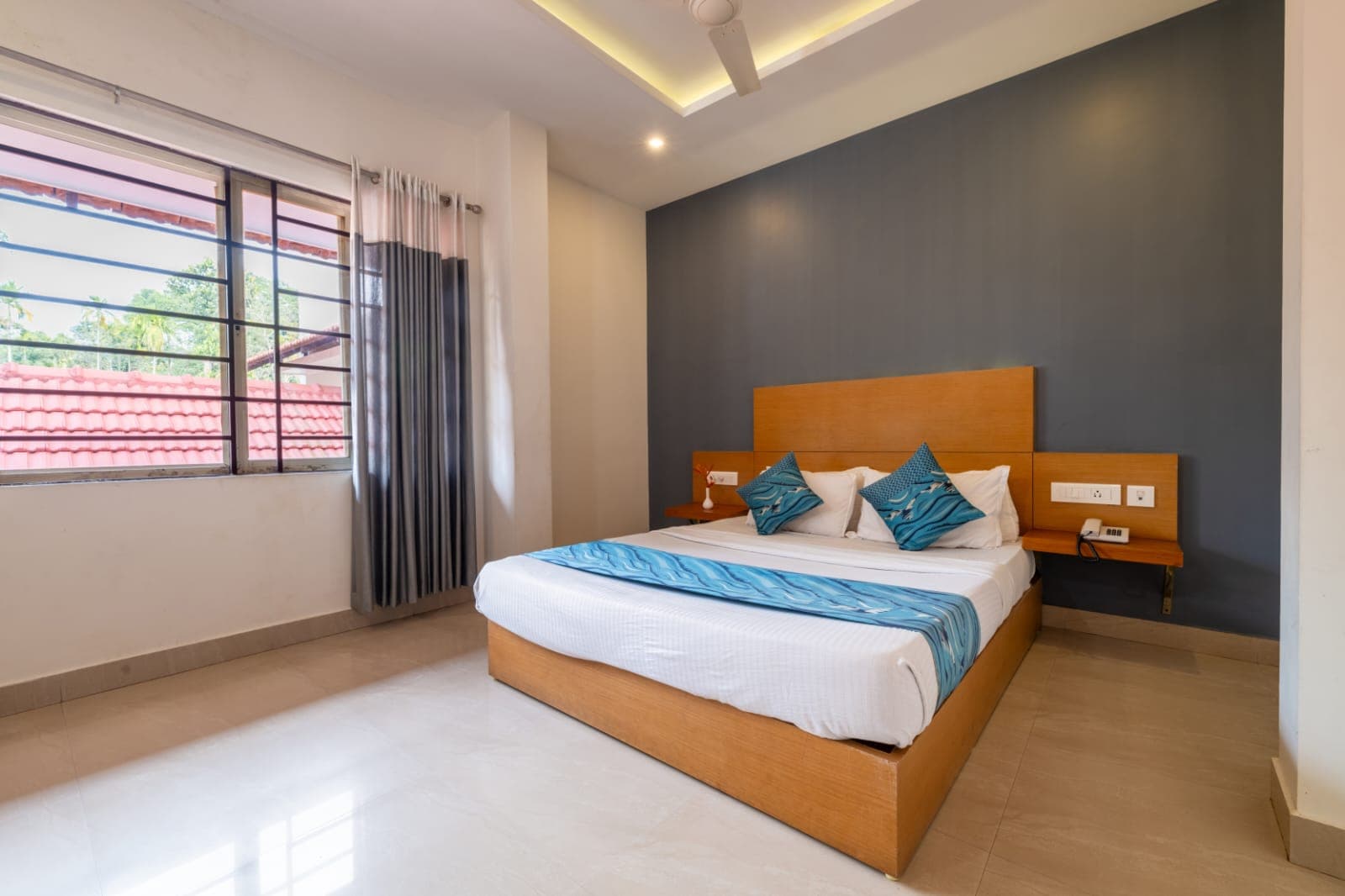 Deluxe Room (Non A/C)