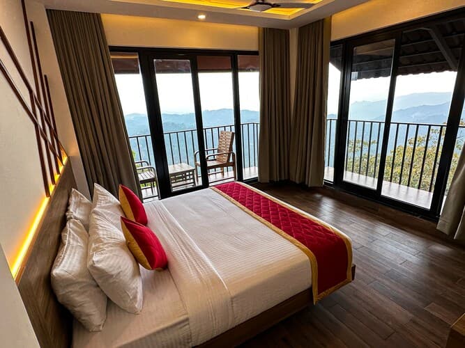 Majestic Valley view room with balcony