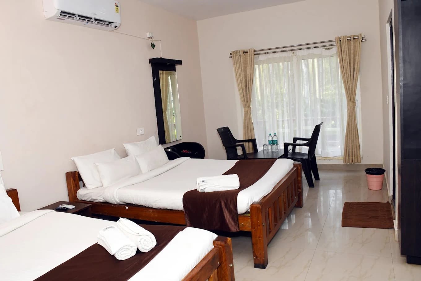 DELUXE A/C ROOM