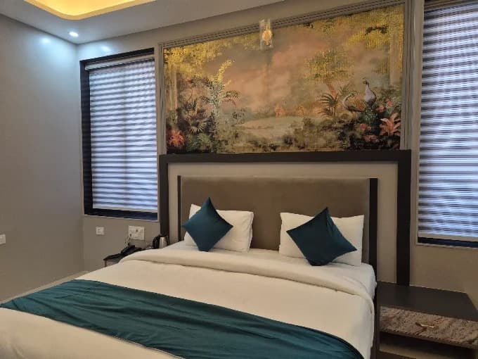 Suite With Jacuzzi and Balcony