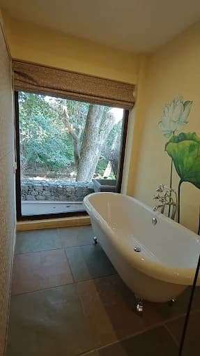 Luxury Jungle Cottage with Bathtub