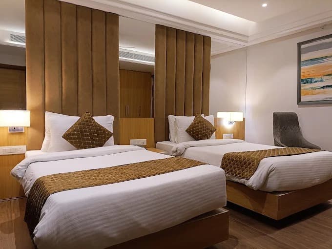 Super Deluxe Twin Bed