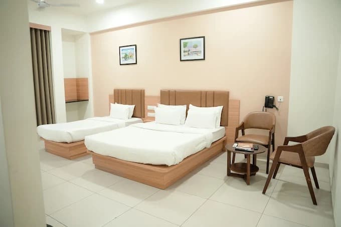 Double bed + 1 bed AC