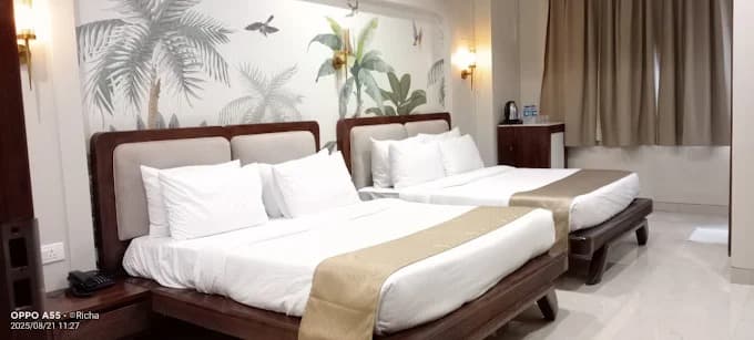 Family suite with bathtub