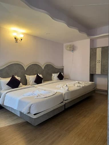 EXECUTIVE TRIPLE WITH SEA VIEW (3 ADULTS)