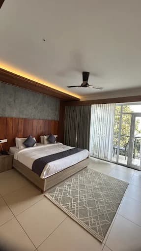PREMIUM ROOM WITH BALCONY