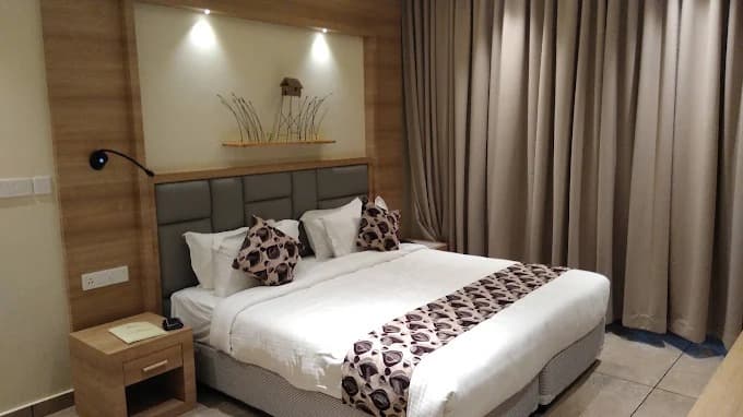 SUITE ROOM