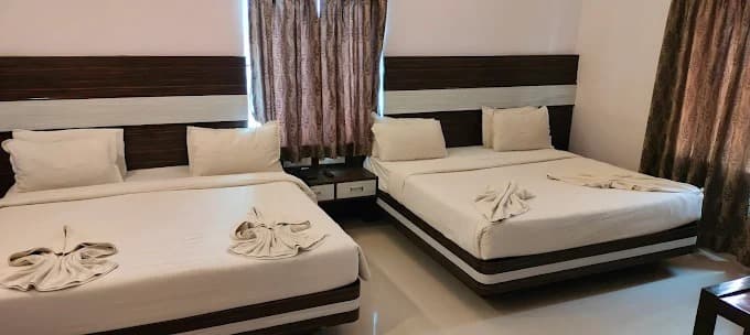 DELUXE QUAD (4 ADULTS)