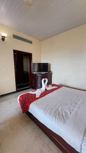 • Standard Rear View Room