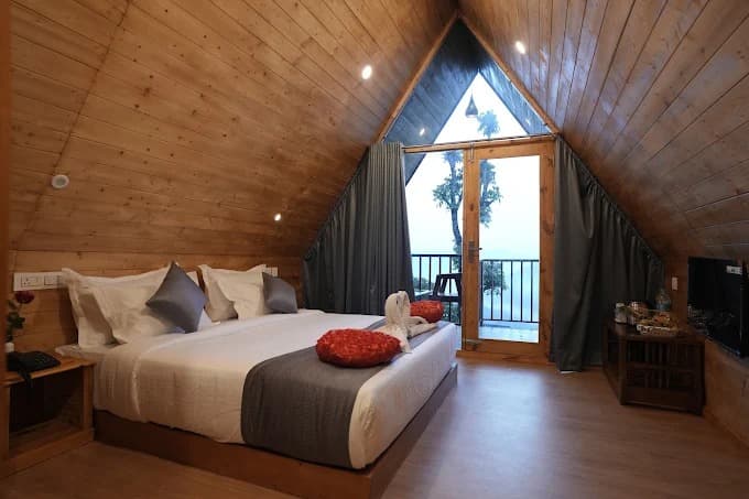 Semi-Suite Room