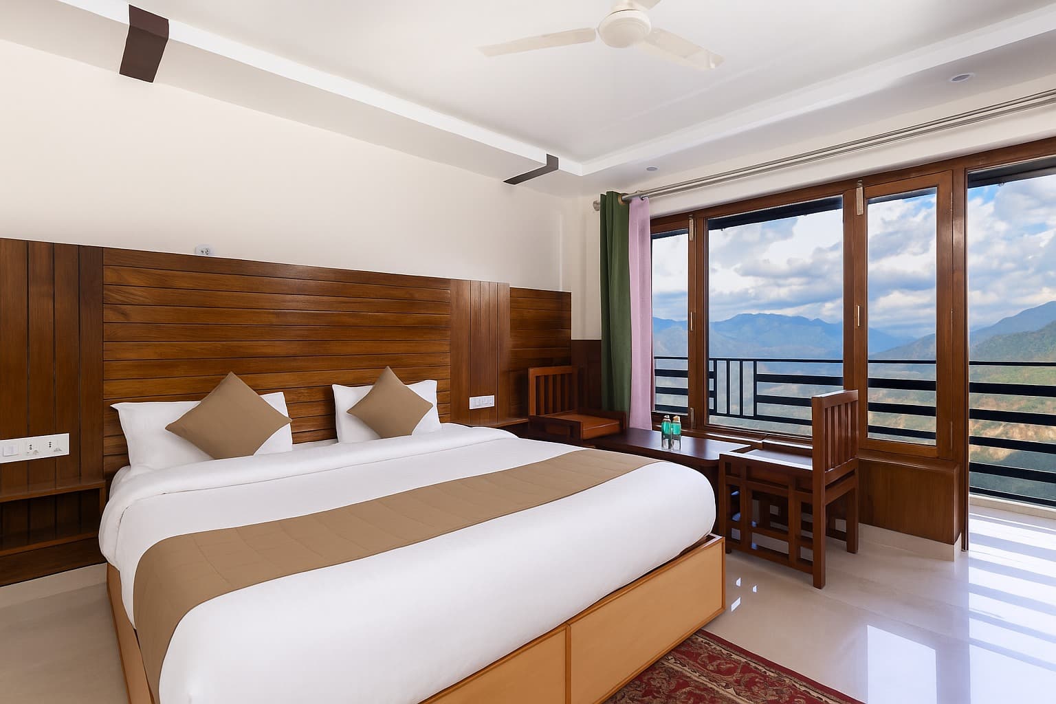 EXECUTIVE ROOM