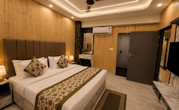Executive quee room