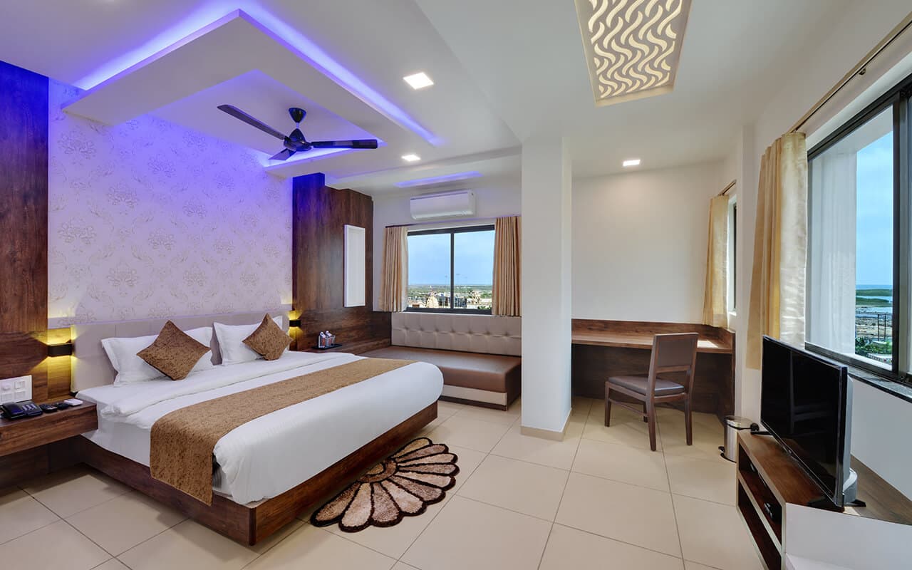 EXECUTIVE ROOM
