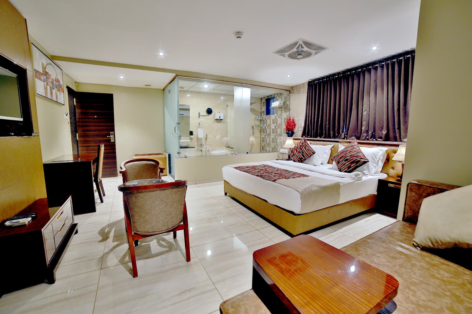 EXECUTIVE ROOM