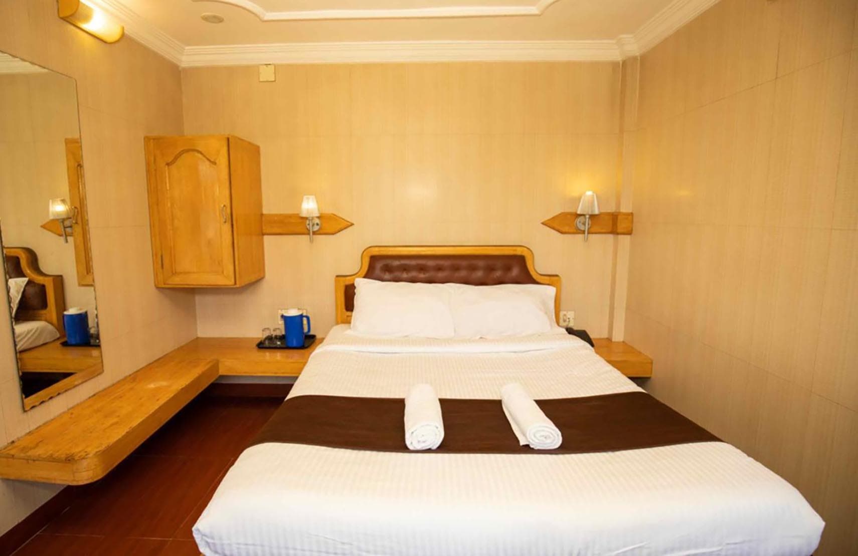 DELUXE ROOM