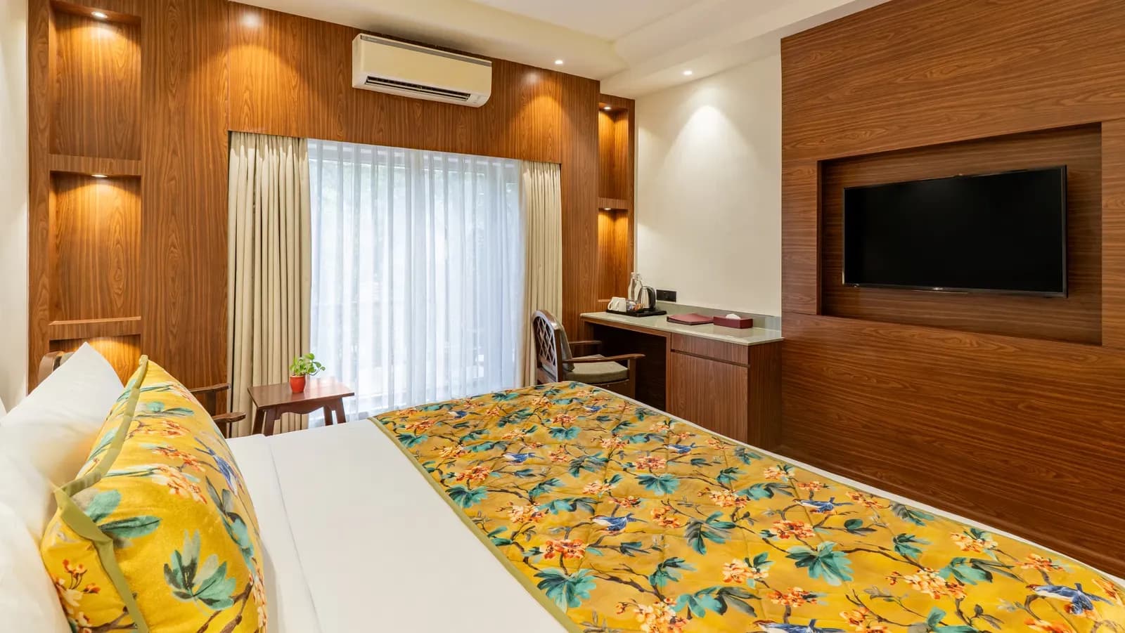 Premium Ganges View Room with Bathtub