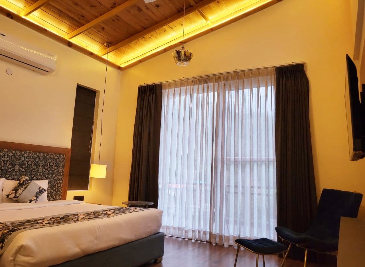 Premium Valley View Balcony Room
