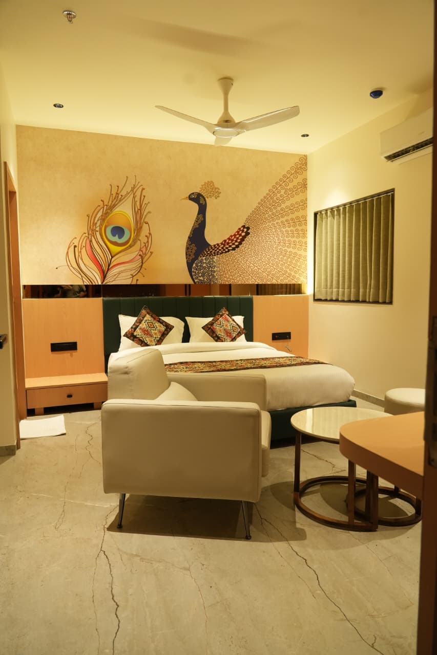 EXECUTIVE ROOM