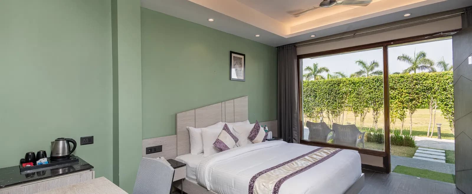 Royal Jacuzzi Suite Room