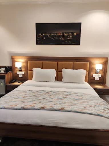 SUNBIRD ROOM