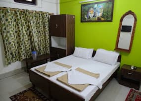 Triple bed room