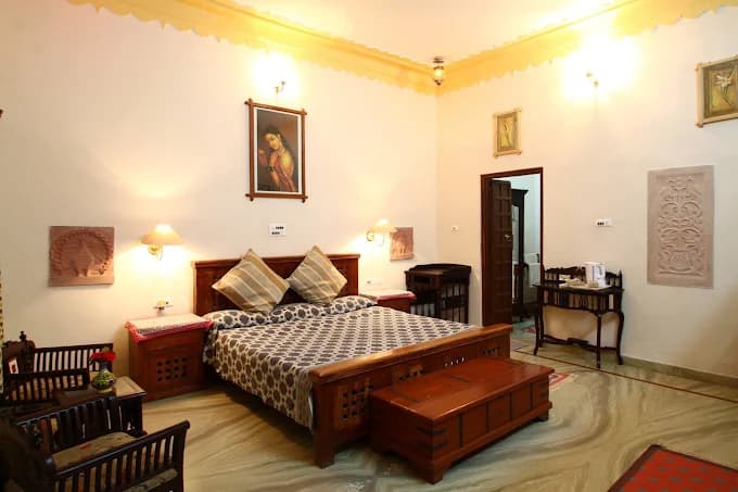 DELUXE ROOM