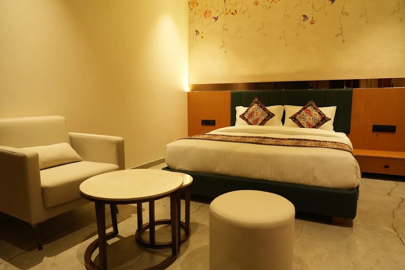 PREMIUM ROOM