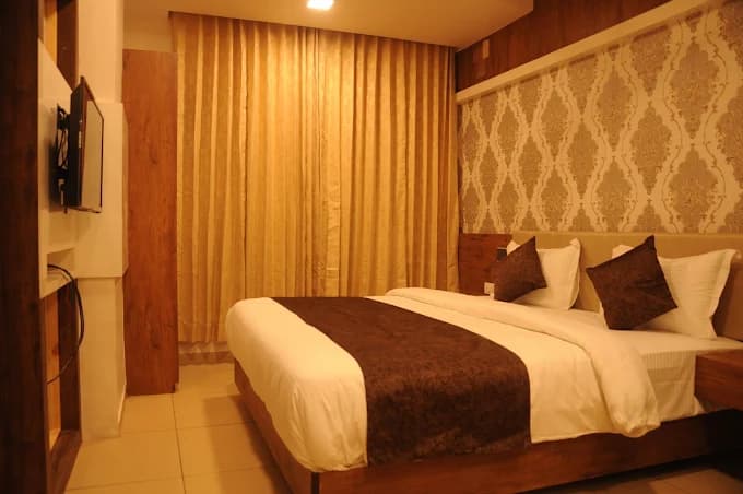 SUPER DELUXE DOUBLE BED