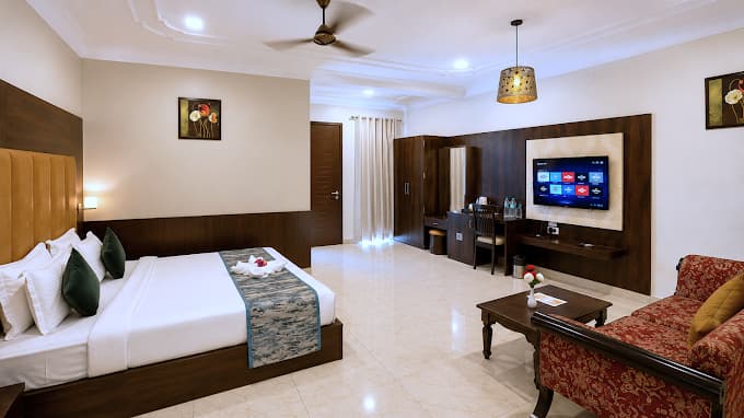 Courtyard Room