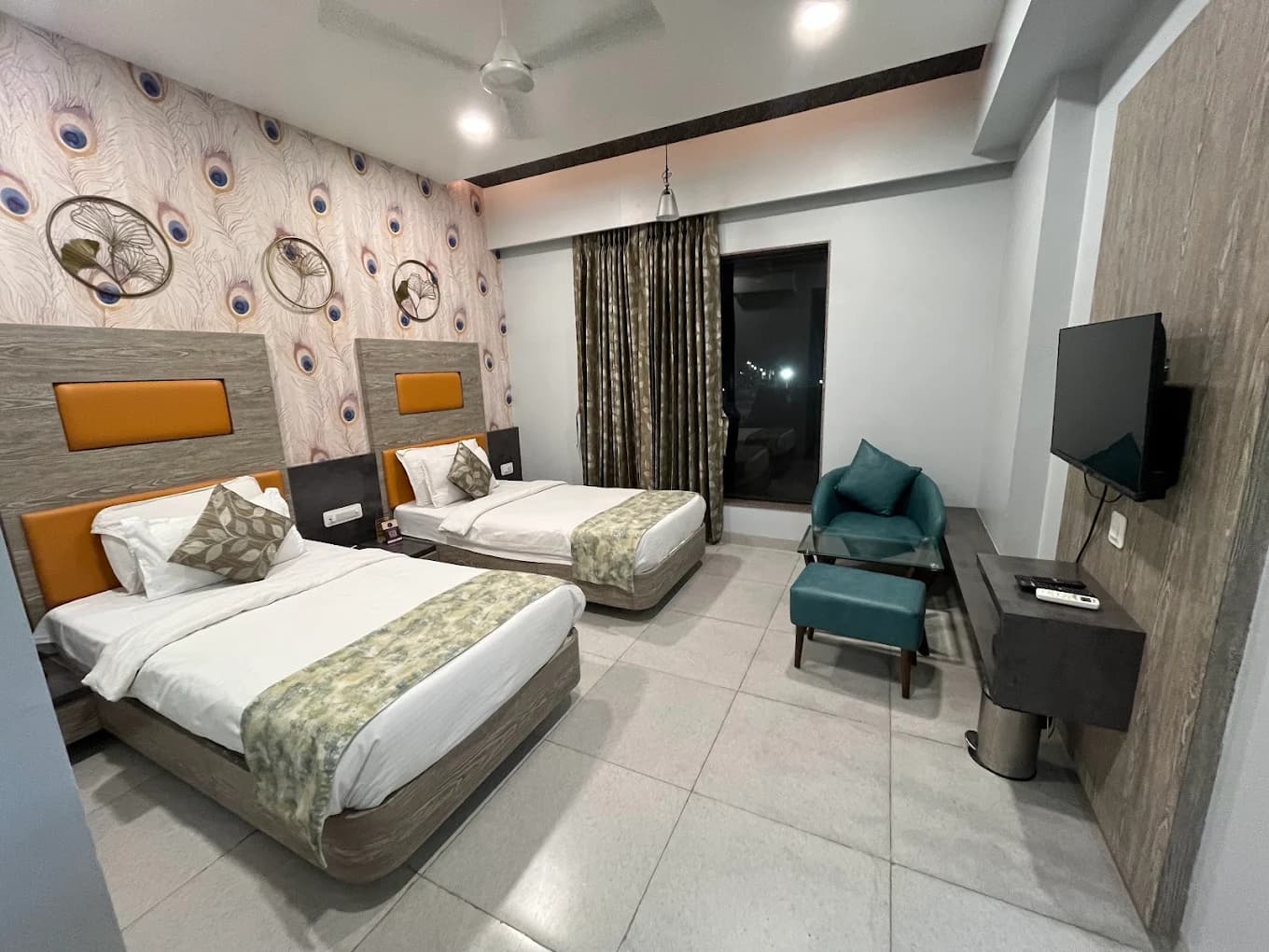 Triple Bed room