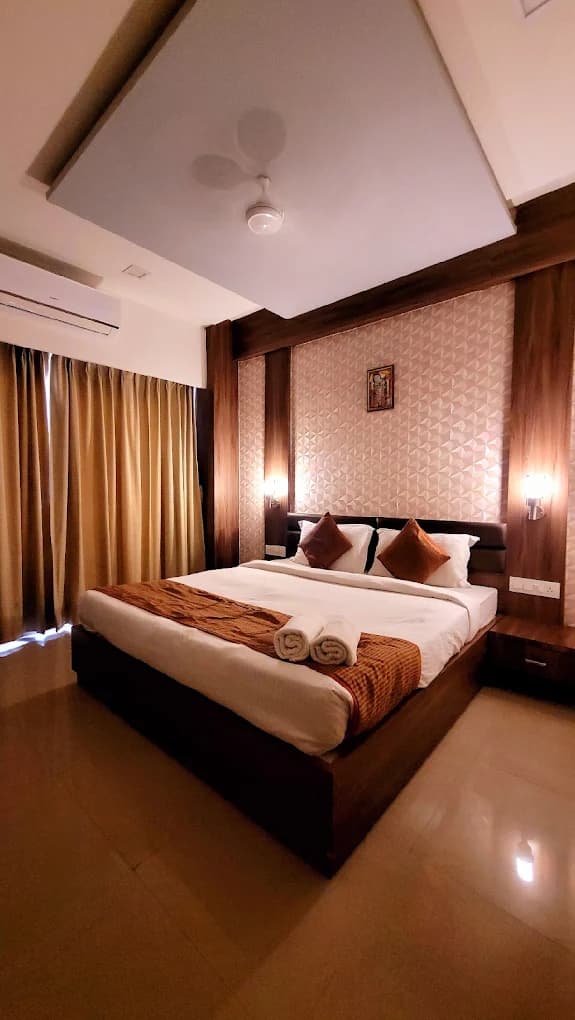 Elegance Room ( 3 Bed family room with 1 extra mattress on the floor)