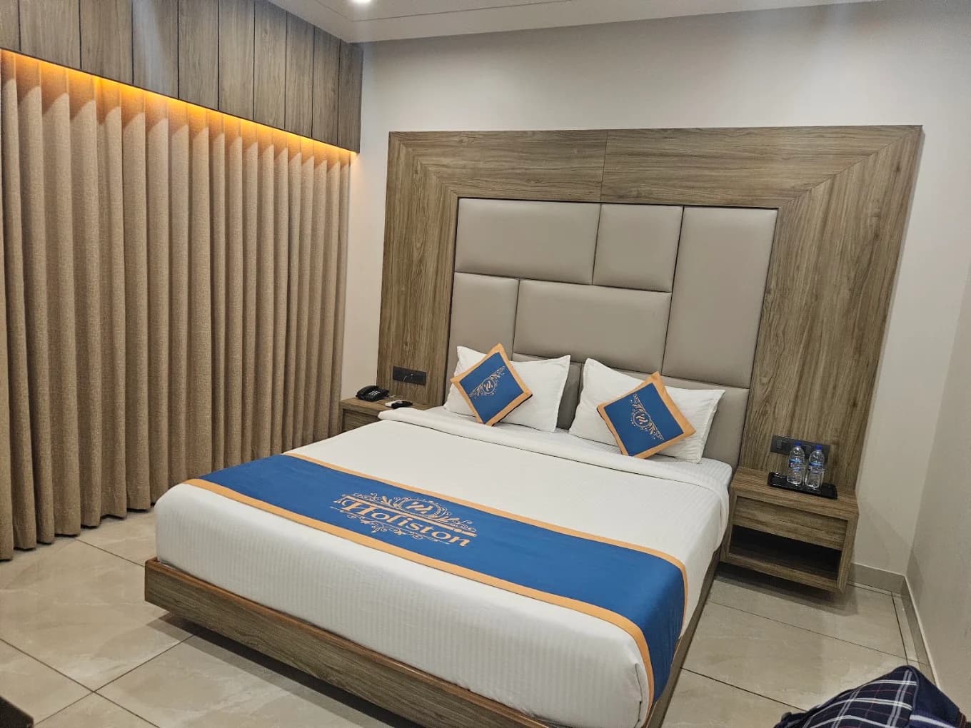 Deluxe Double Bed AC